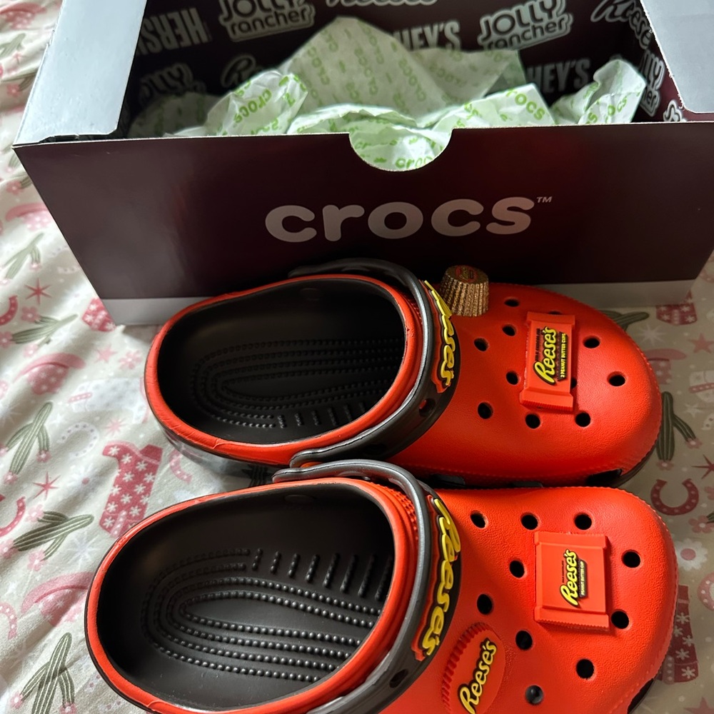 Crocs reeses classic‎ clogs kids size j2 new